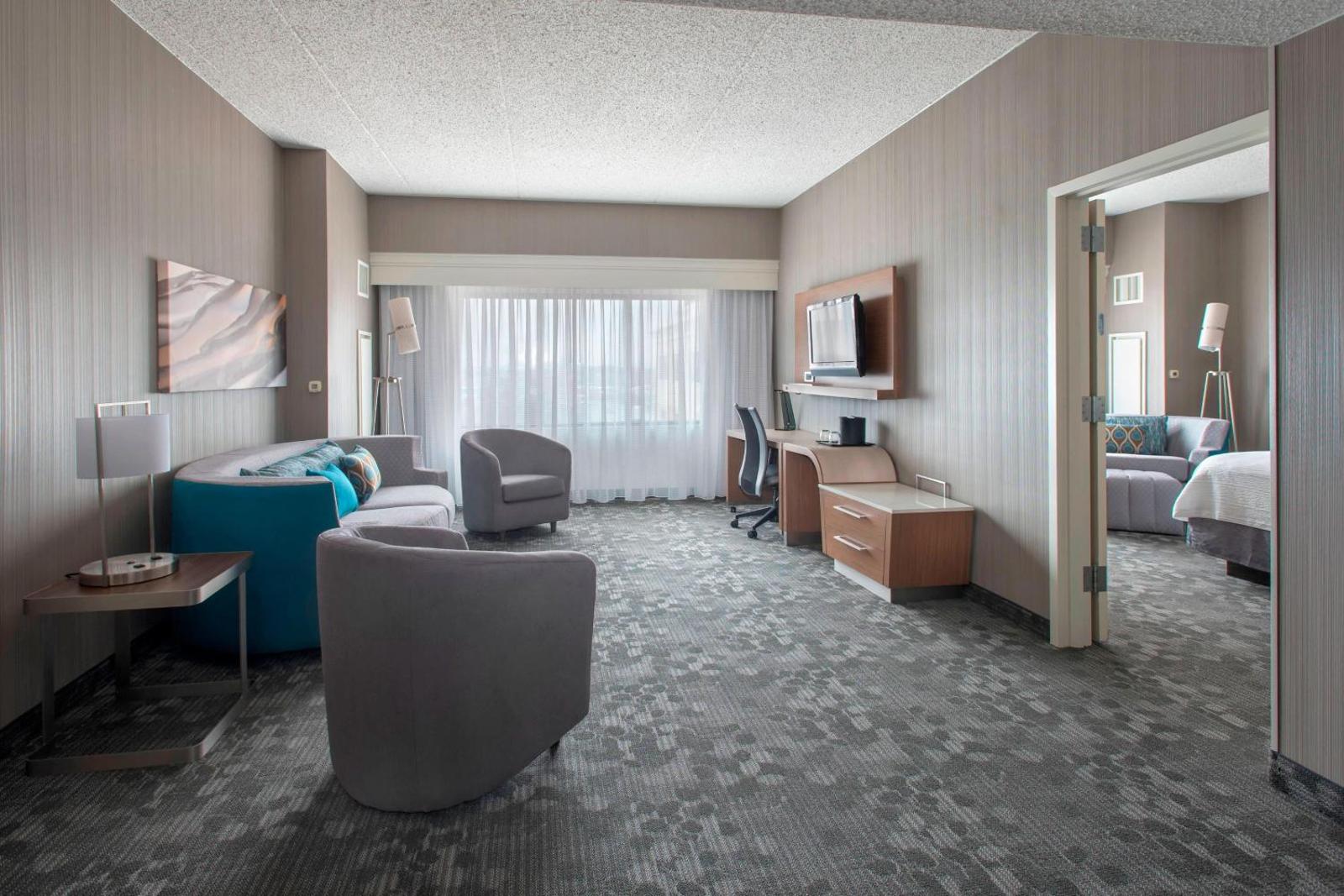 Courtyard by Marriott Newark Elizabeth Main image 1